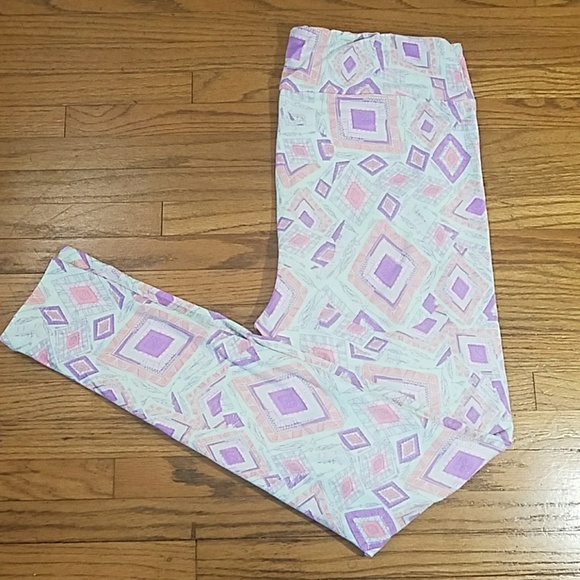 LuLaRoe Pants - LuLaRoe Tall & Curvy Leggings.